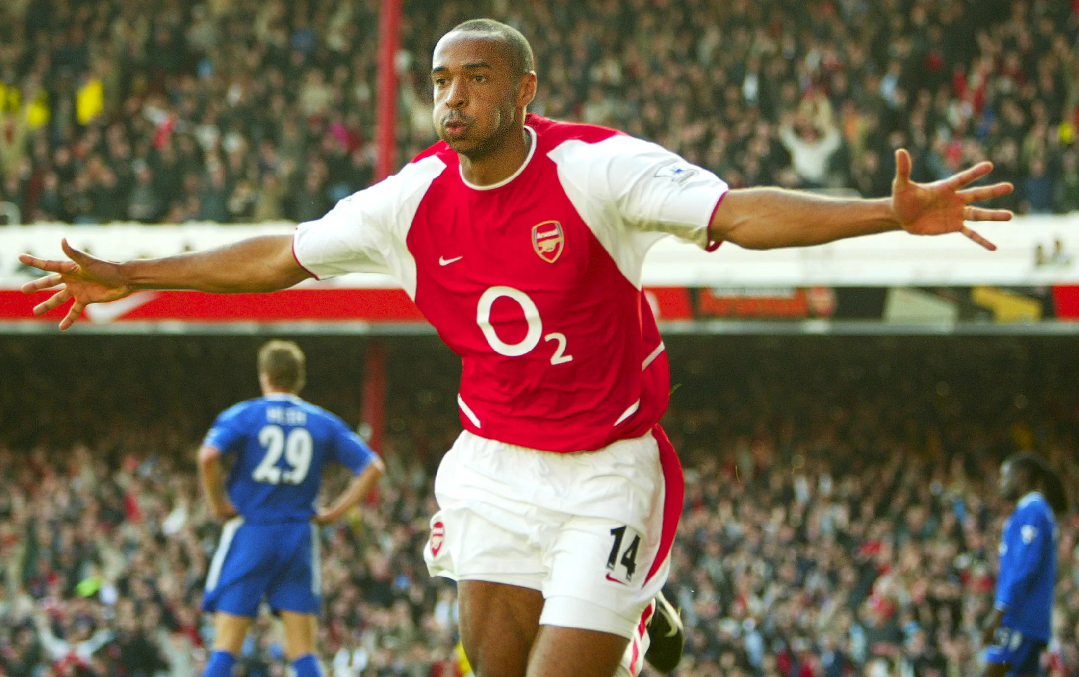 nhung-chan-chuyen-arsenal-xuat-sac-nhat-lich-su-ax