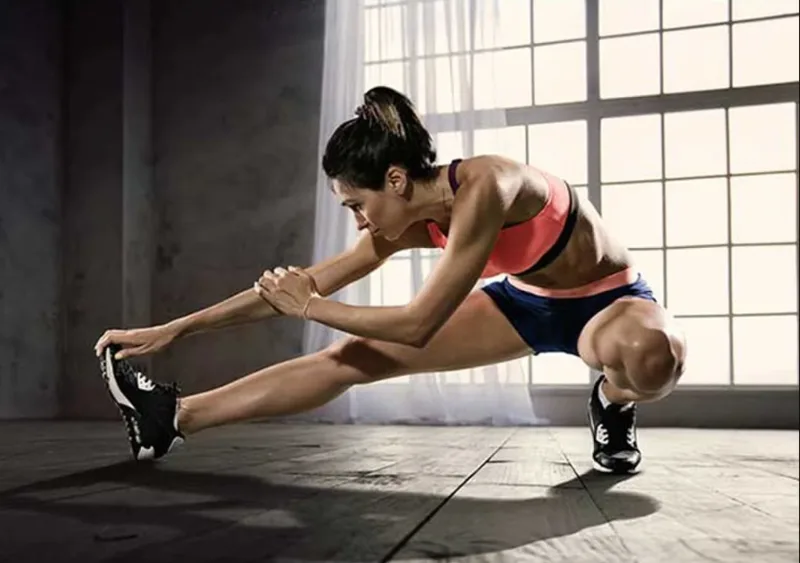 Trước khi áp dụng Lịch tập Gym cho người mới, cần khởi động kỹ, tập đúng kỹ thuật và nghỉ ngơi đầy đủ.
